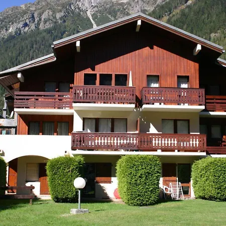 Chamonix: 2 Pieces Avec Parking Proche Centre - Fr-1-517-66