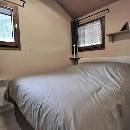 2 Pièces Rénové Avec Balcon, Wifi Et Parking, Proche Centre Et Commerces - Fr-1-517-66 * Chamonix