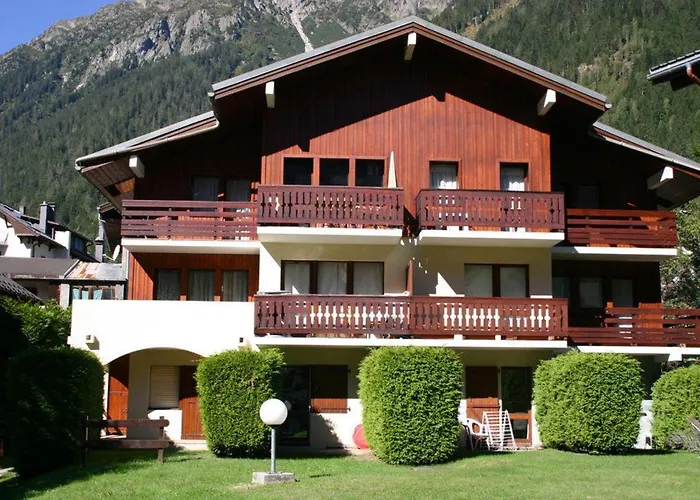 Chamonix: 2 Pieces Avec Parking Proche Centre - Fr-1-517-66