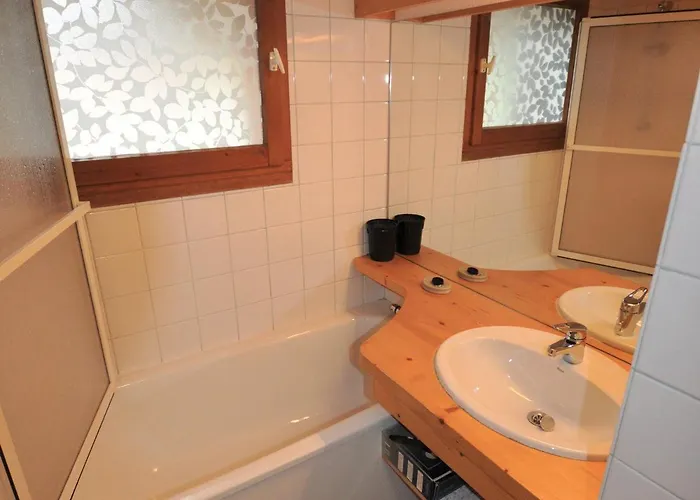 Chamonix: 2 Pieces Avec Parking Proche Centre - Fr-1-517-66 *