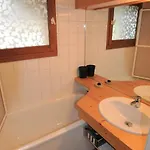 2 Pièces Rénové Avec Balcon, Wifi Et Parking, Proche Centre Et Commerces - Fr-1-517-66 *